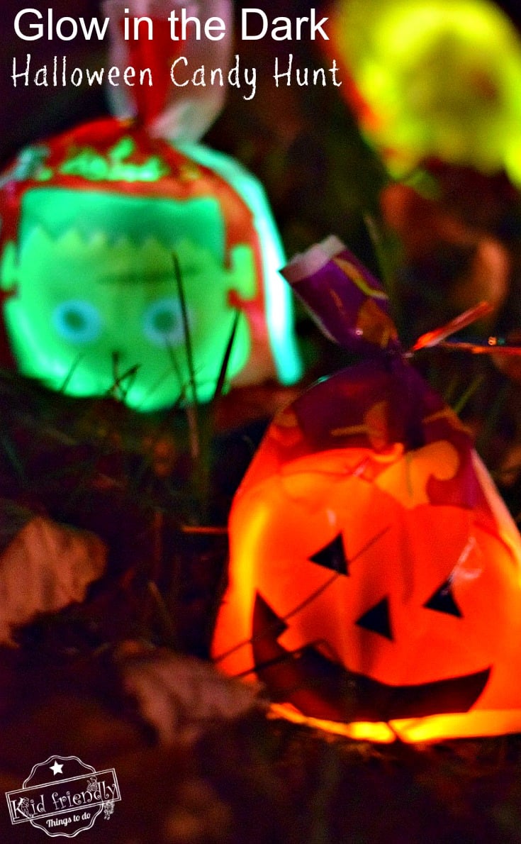 A Glow in the Dark Halloween Candy Hunt Idea for Kids! - Such a fun party idea or just a fun family idea - Light up the night and hunt for candy! Fun DIY game idea! www.kidfriendlythingstodo.com