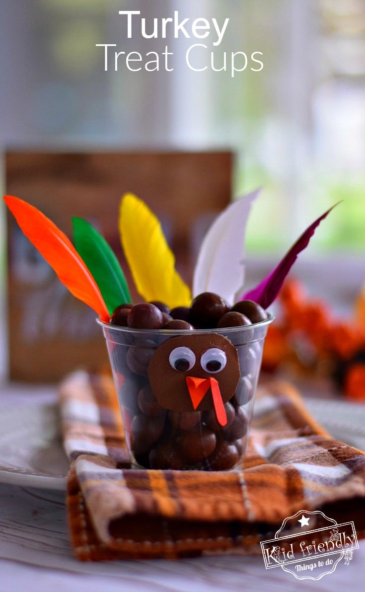 Fun Candy Turkey Treat Cups for a Thanksgiving Food Craft - fun idea for the kid's table or a party at school! www.kidfriendlythingstodo.com