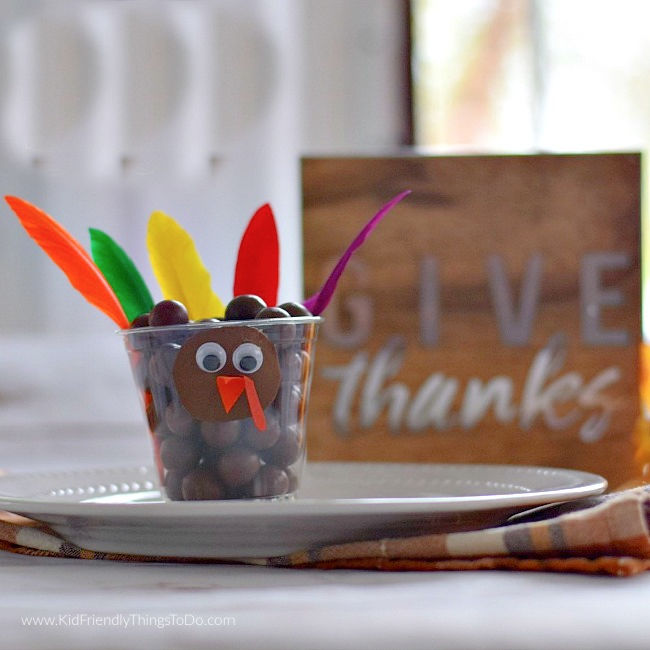 You are currently viewing Fun Candy Turkey Treat Cups for a Thanksgiving Food Craft