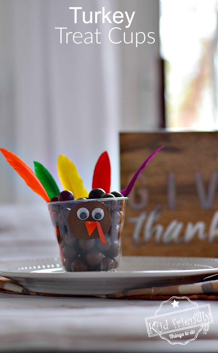 Fun Candy Turkey Treat Cups for a Thanksgiving Food Craft - fun idea for the kid's table or a party at school! www.kidfriendlythingstodo.com