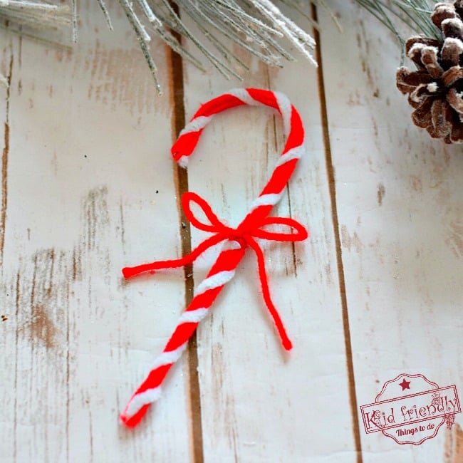 You are currently viewing Make a Pipe Cleaner Candy Cane Ornament with the Kids – A Craft for the Christmas Tree
