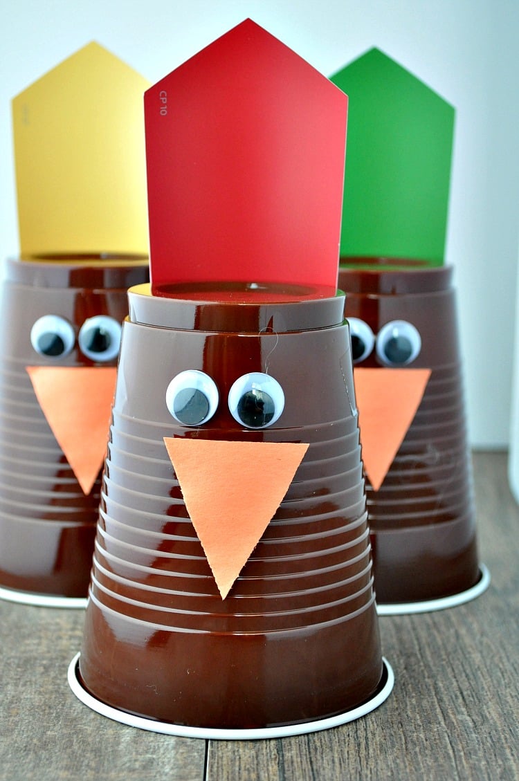 Over 13 Really Fun Thanksgiving Family Games to Play for Kids, Teens and Adults - Make some memories with these DIY ideas - www.kidfriendlythingstodo.com