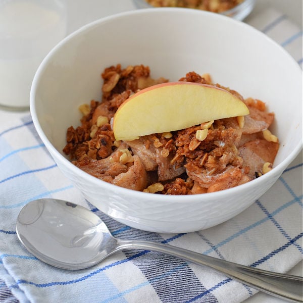 Slow Cooker Apple Cinnamon Granola Breakfast Cobbler Recipe