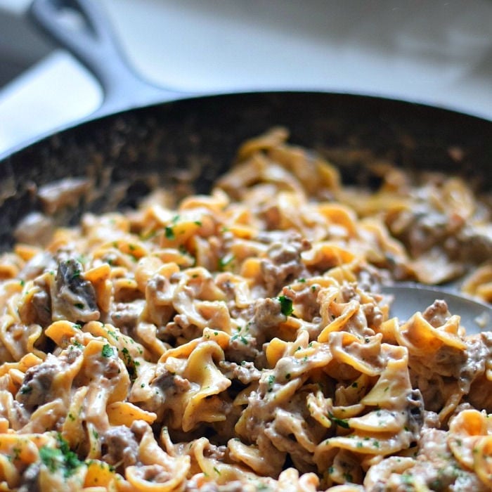 You are currently viewing One Pot Ground Beef Stroganoff Recipe