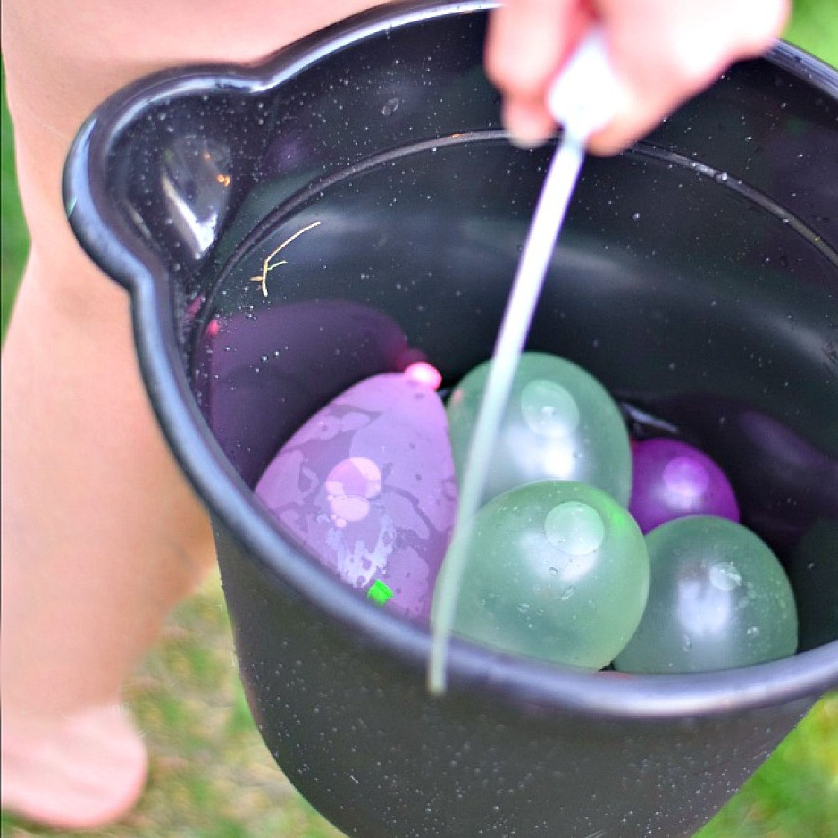 You are currently viewing Water Balloon Hunt Outdoor Game for Kids to Play