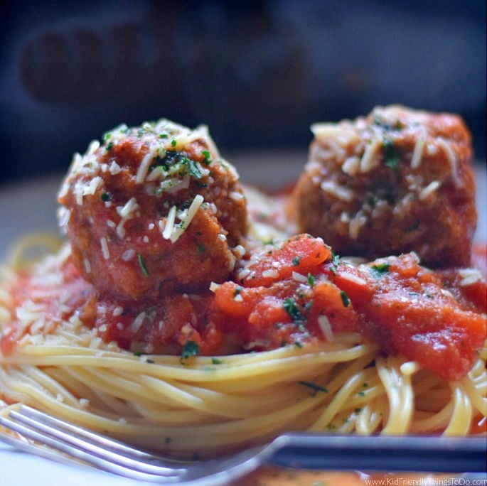 You are currently viewing Delicious Spaghetti & Meatballs in a Crock Pot Recipe