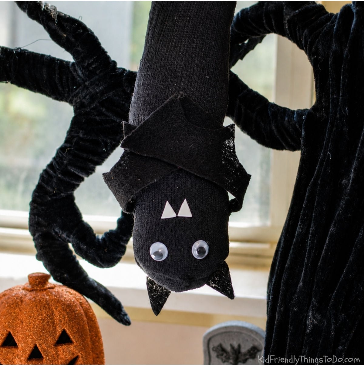 sock puppet bat craft for kids and preschoolers