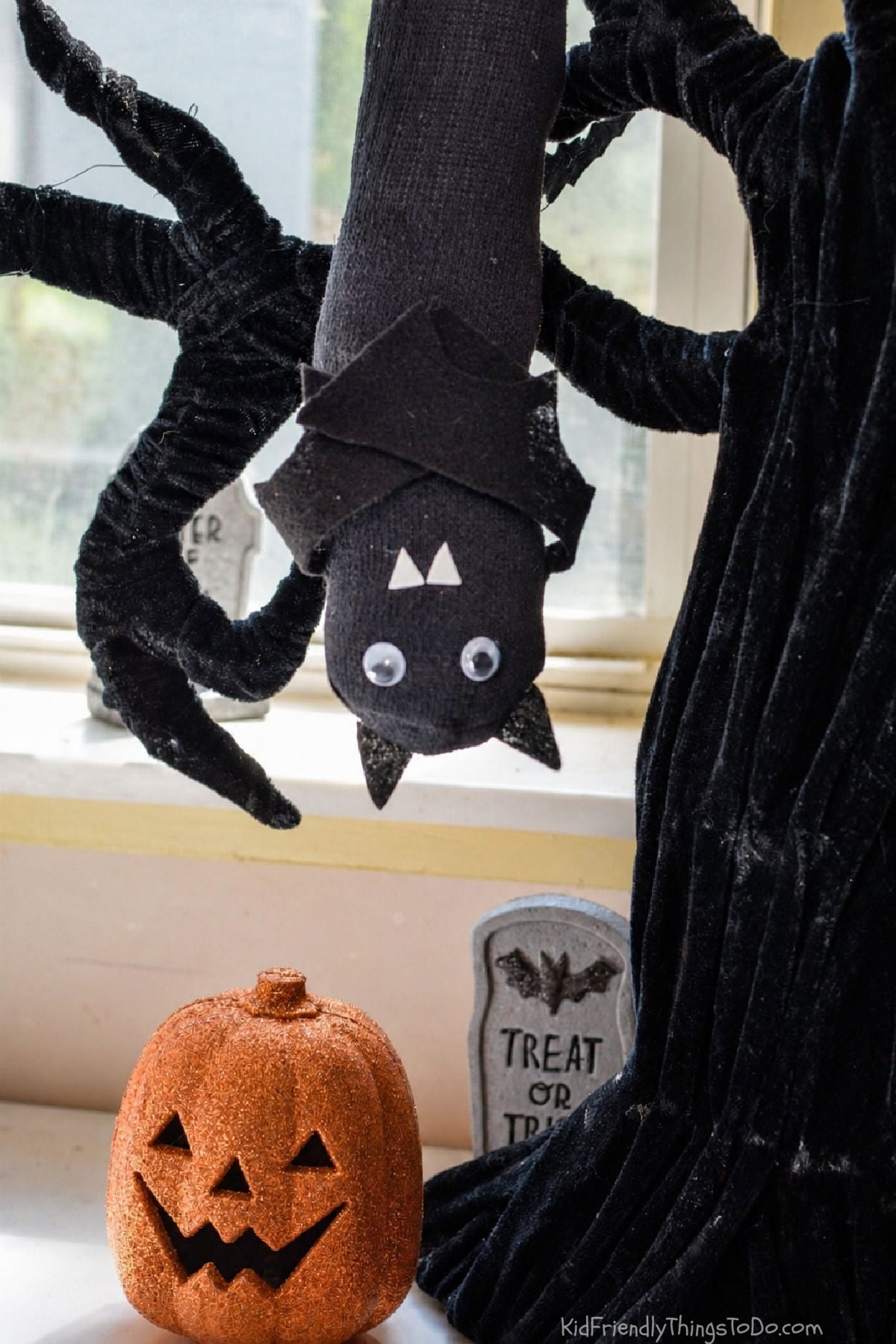 sock puppet bat craft for kids and preschoolers 