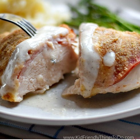 Read more about the article Easy Chicken Cordon Bleu with White Sauce Recipe