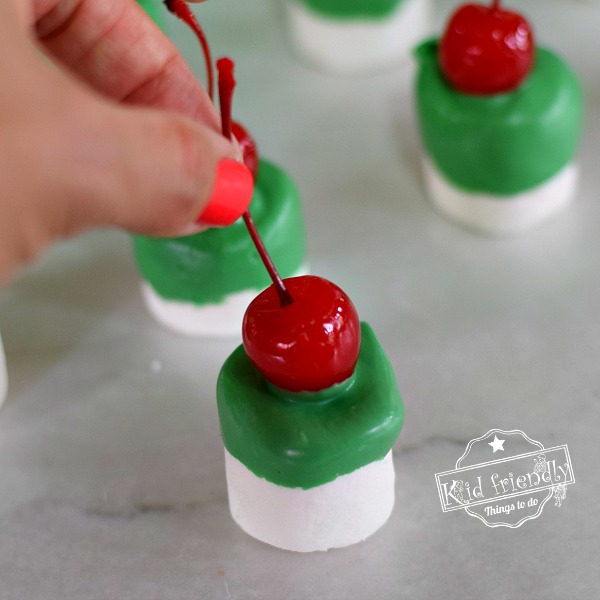 Making DIY Christmas Marshmallow Bites
