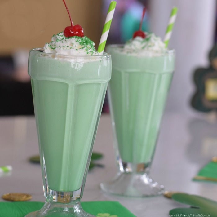 Read more about the article Easy {McDonald’s Copycat} Shamrock Shake Recipe