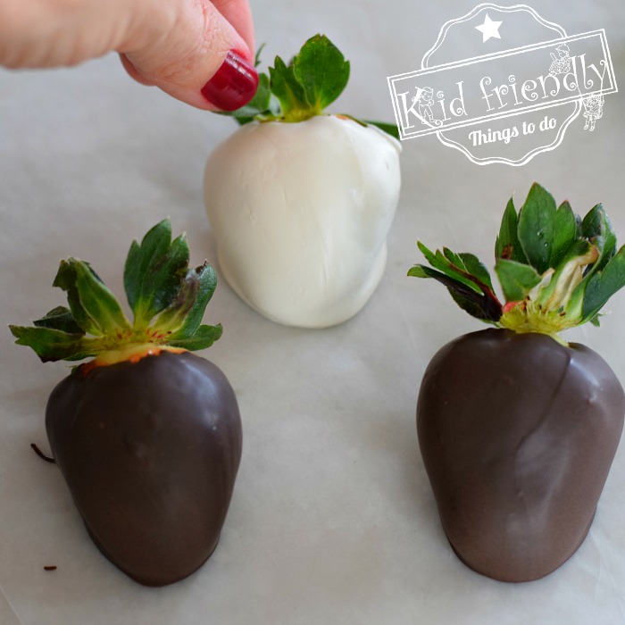 How to make easy and beautiful Chocolate Covered Strawberries 