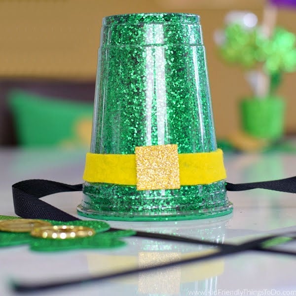 You are currently viewing Make a Plastic Cup Leprechaun Hat for a St. Patrick’s Day Activity {& Decoration}