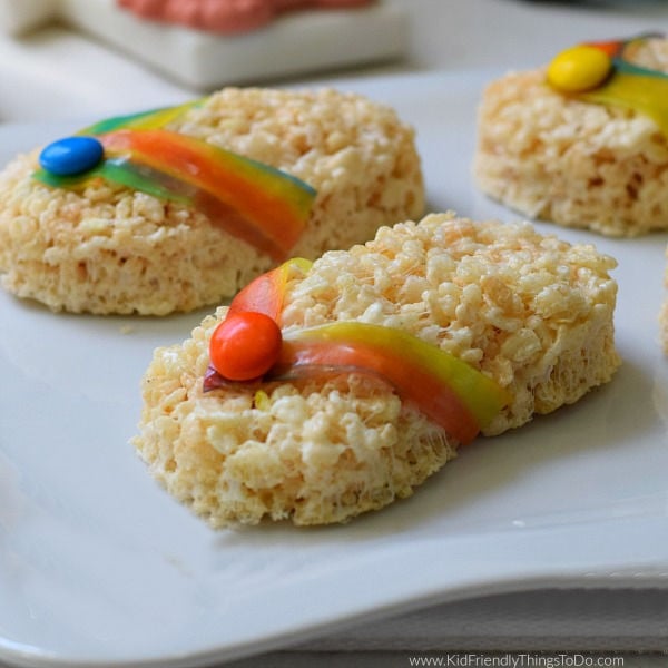 Read more about the article Easy Flip Flops Rice Krispies Treats {A Fun Summer Snack}