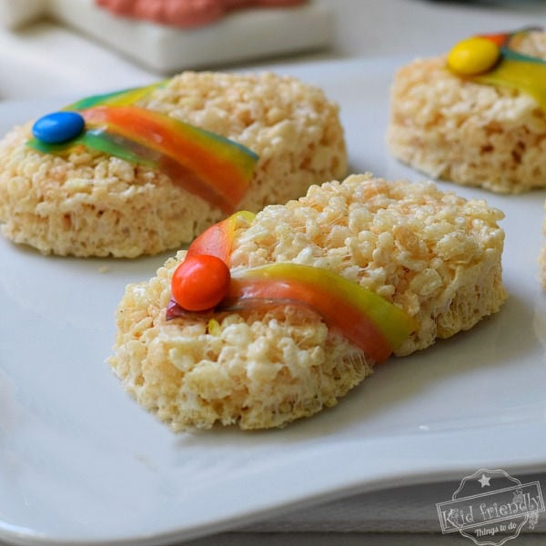 Read more about the article Easy Flip Flops Rice Krispies Treats {A Fun Summer Snack} | Kid Friendly Things To Do