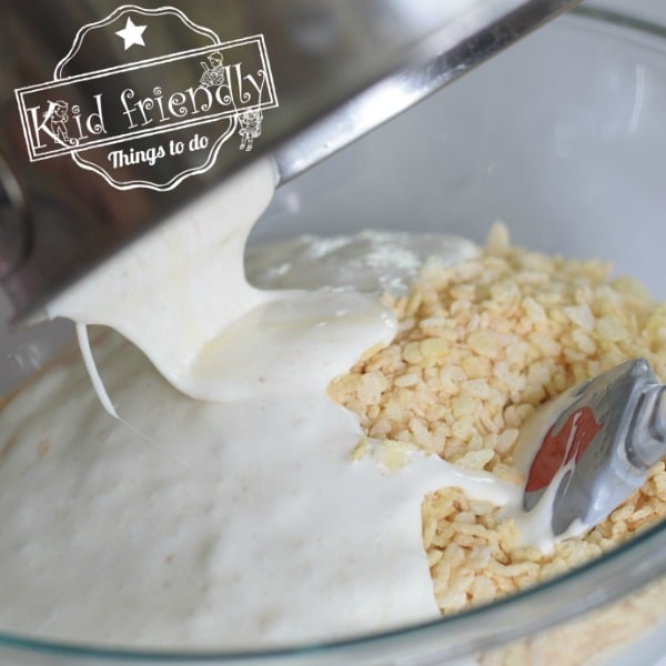 how to make flip-flops Rice Krispies Treats - a fun beach, pool, and summer treat