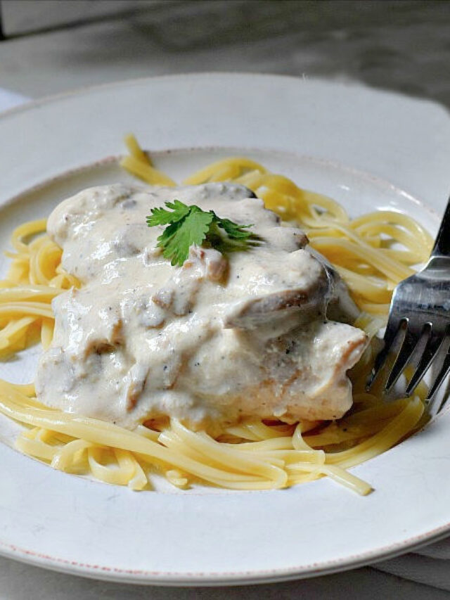 slow cooker chicken in sour cream sauce