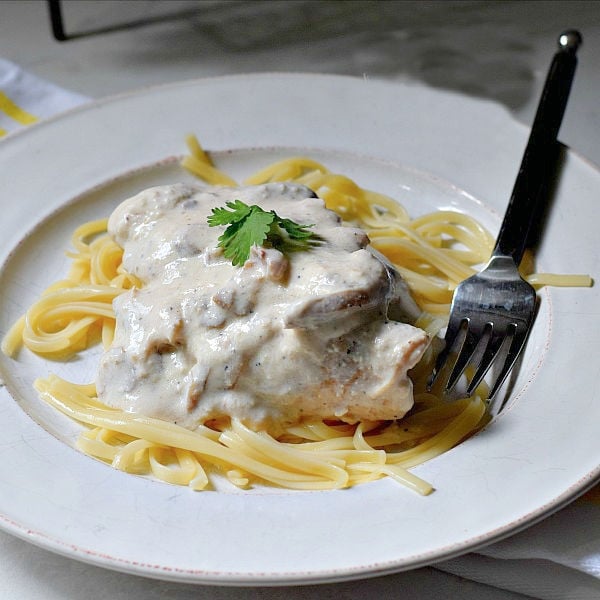 You are currently viewing Crockpot Chicken In Sour Cream Sauce Recipe
