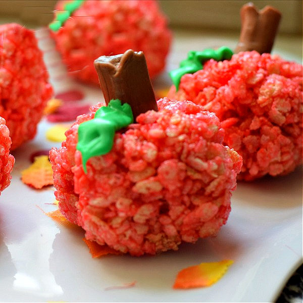 Rice Krispies Treats Apples {A fun Back to School or Fall Treat} | Kid Friendly Things To Do
