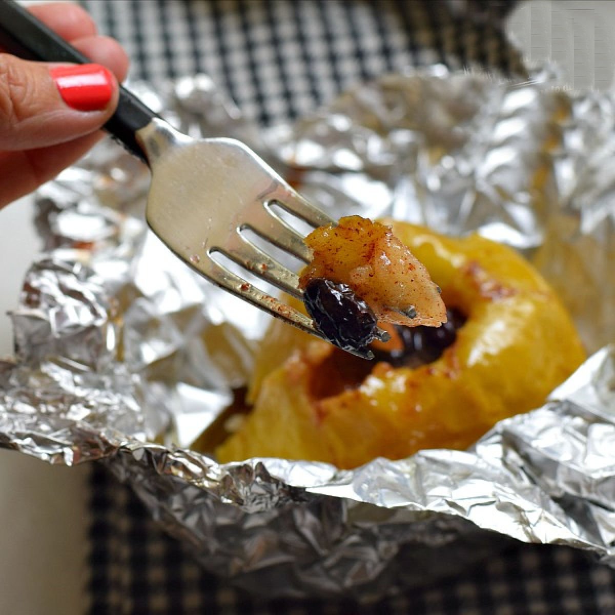 You are currently viewing Delicious Baked Apples Grill or Oven{In a Foil Pack}