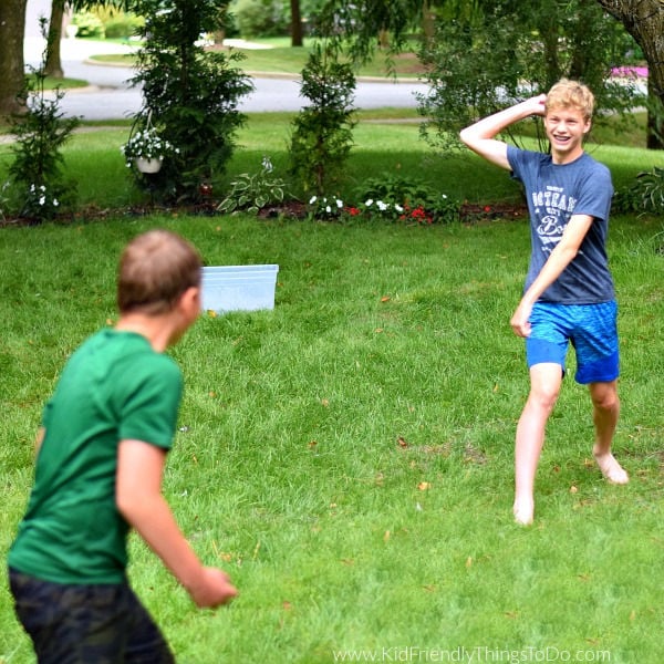 You are currently viewing Wet Sponge Dodge Ball {A fun Summer Water Game!}