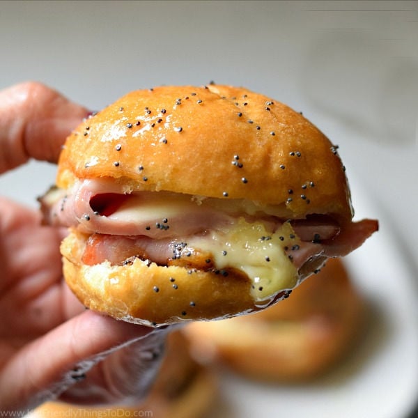 Read more about the article Ham & Cheese Sliders