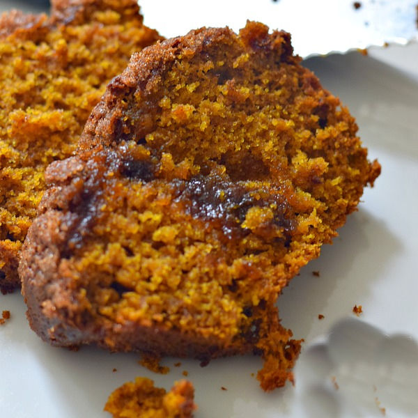 Pumpkin Spice Bread With a Brown Sugar Crumb Topping