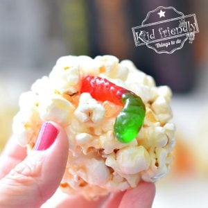 Read more about the article Gummy Worm Halloween Popcorn Balls  | Kid Friendly Things To Do