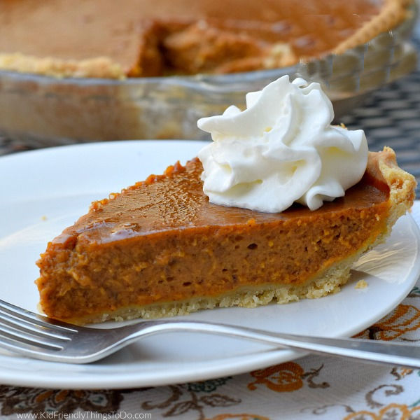 Read more about the article Pumpkin Pie Recipe {Classic and Easy}