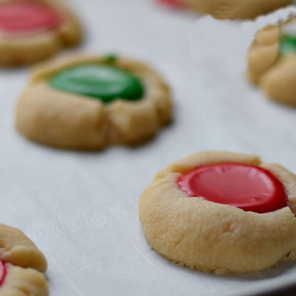 You are currently viewing Iced Almond Thumbprint Cookies | Kid Friendly Things To Do