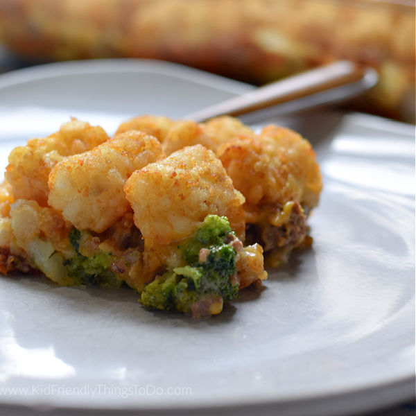 Read more about the article Ground Beef and Cheese Tater Tot Casserole Recipe {The Best!}