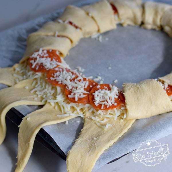 Making a Pizza Crescent Ring 