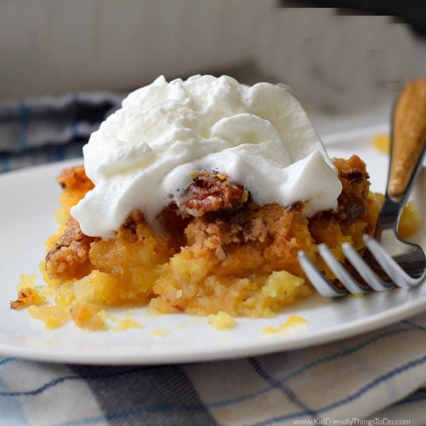 Read more about the article Pineapple Dump Cake Recipe with Applesauce
