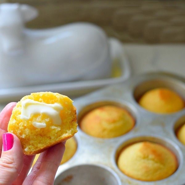 You are currently viewing Sweet Cornbread Muffins {Homemade}