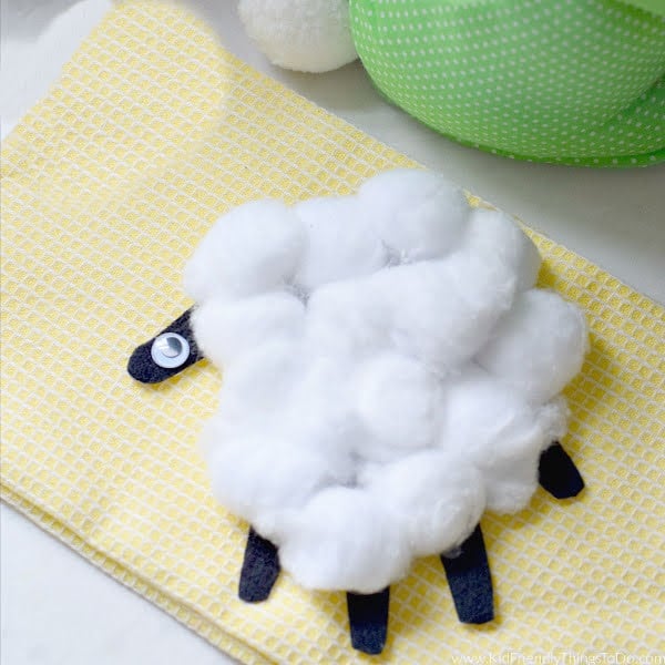 You are currently viewing Lamb Handprint Craft {Sheep Craft}