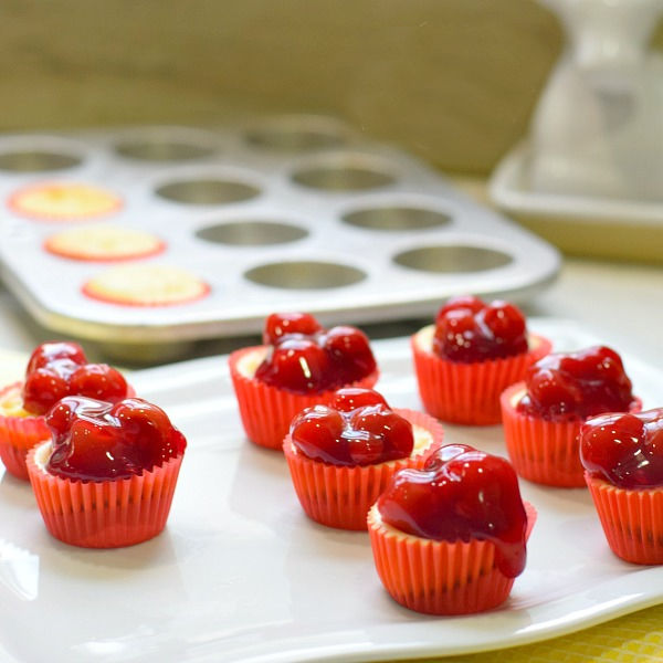 Read more about the article Mini Cheesecakes with Vanilla Wafers