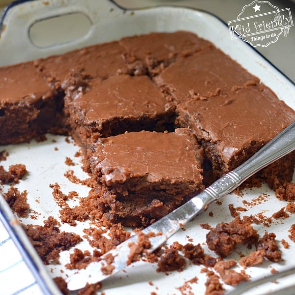 Homemade Chocolate Coca-Cola Cake {Moist & Delicious} | Kid Friendly Things To Do