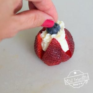 how to make strawberry cheesecake bites