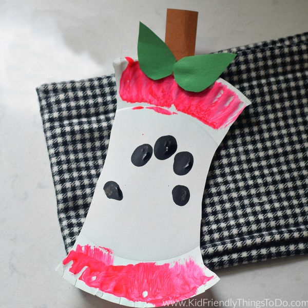 Paper Plate Apple Core Craft {with Finger Prints} | Kid Friendly Things To Do