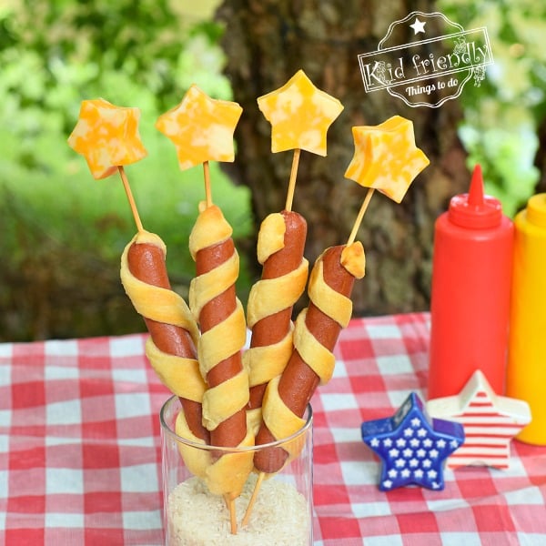 Read more about the article Firecracker Hot Dogs {A Fun Patriotic Food Idea} | Kid Friendly Things To Do