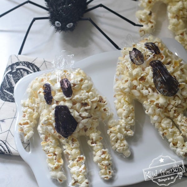 Halloween Popcorn Hands {A Fun Ghost Shape} | Kid Friendly Things To Do