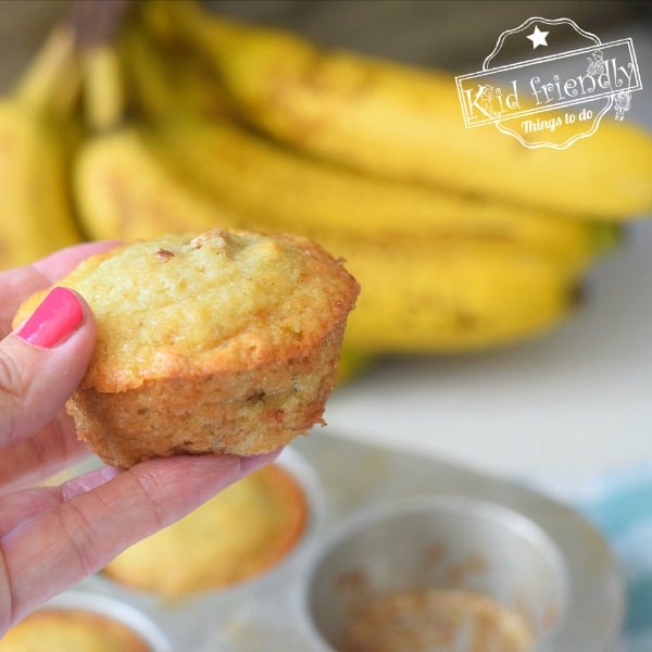 You are currently viewing Easy Banana Nut Muffins