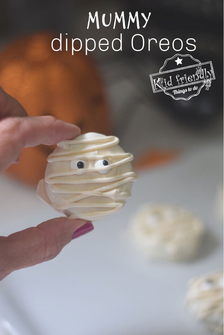 Read more about the article Mummy Oreos {Fun Halloween Treat}