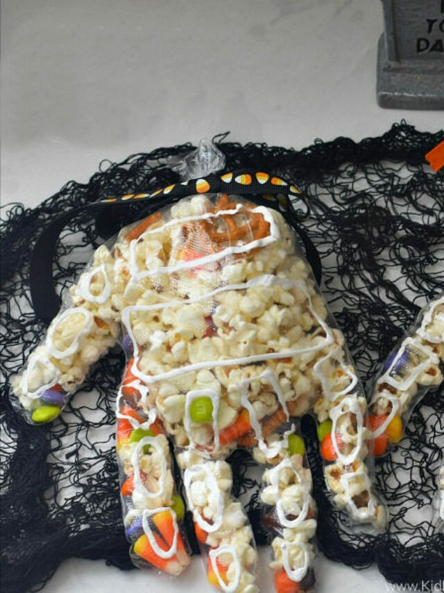 Skeleton Halloween Popcorn Hand – Story