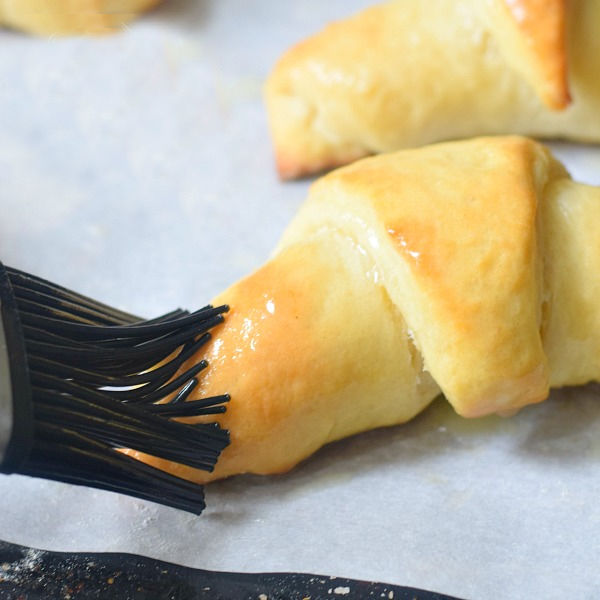 How to Make Crescent Rolls - Handle the Heat