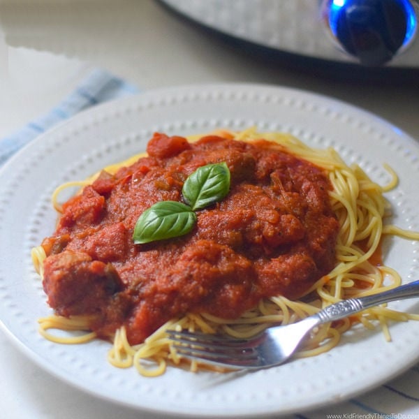 You are currently viewing Slow Cooker Spaghetti Sauce with Italian Sausage
