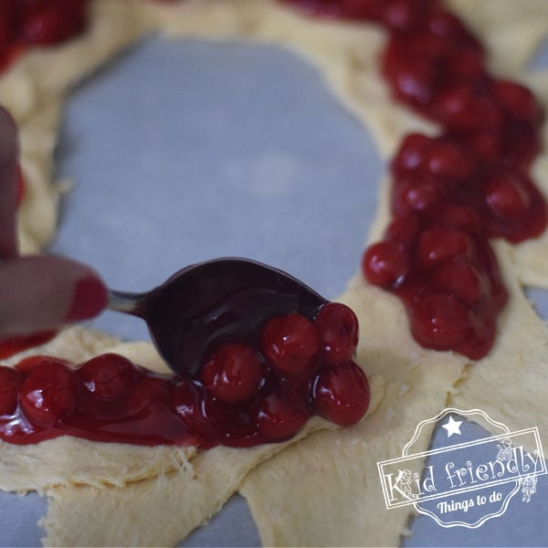 how to make a cream cheese and cherry crescent ring 
