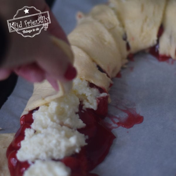 how to make a cream cheese and cherry crescent ring