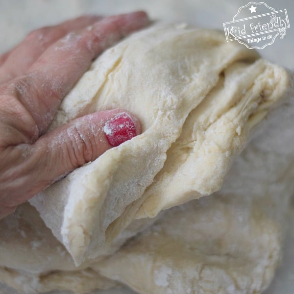 Making Amish dinner rolls