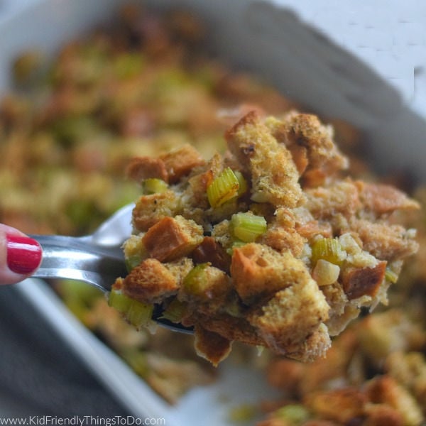 Read more about the article Classic Sage Stuffing Recipe {Easy}